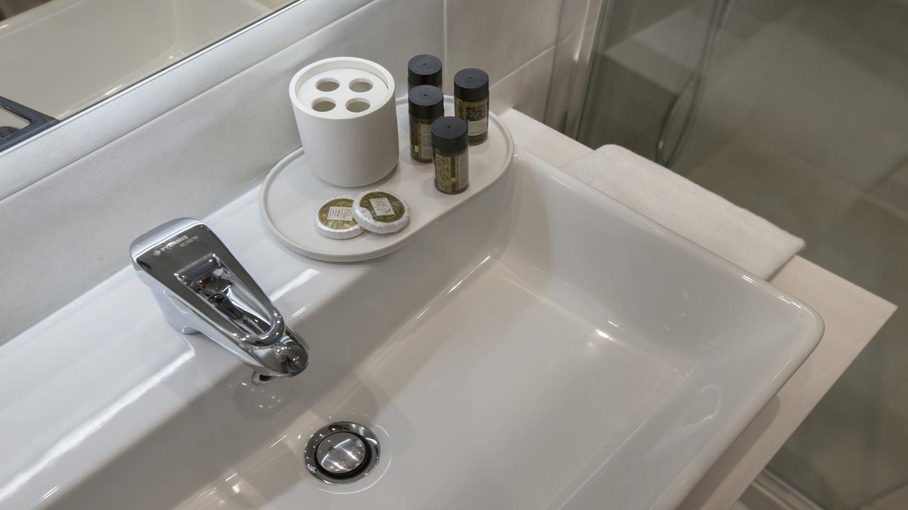 Ermou Stylish Suites By Ghh Aten Exteriör bild