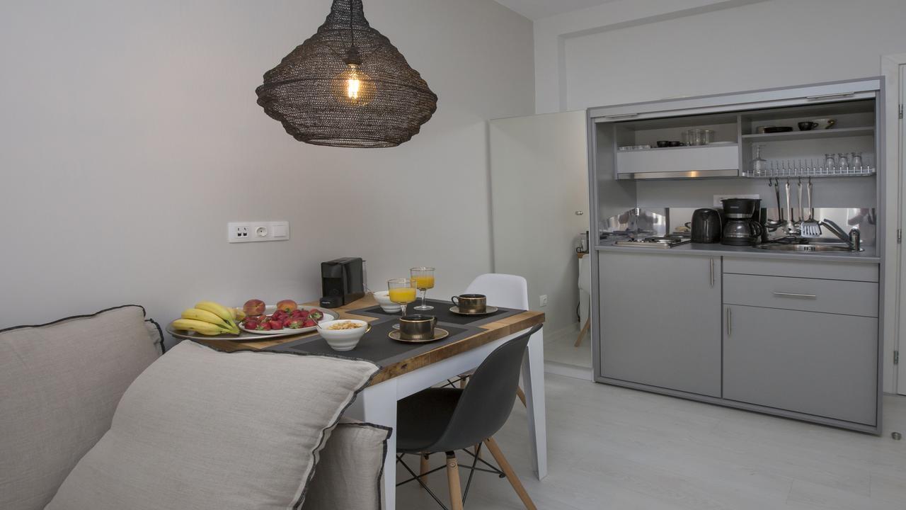 Ermou Stylish Suites By Ghh Aten Exteriör bild