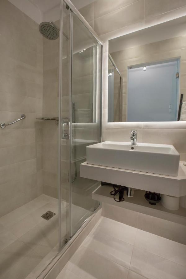 Ermou Stylish Suites By Ghh Aten Exteriör bild